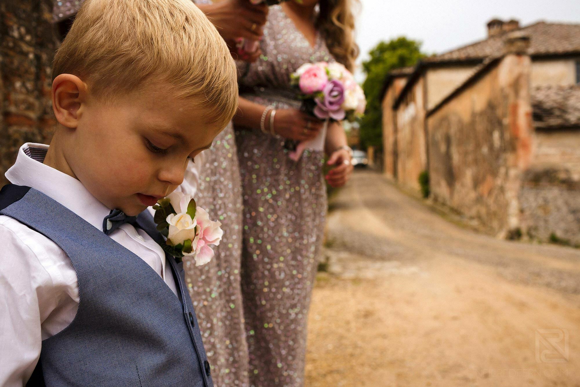 pageboy waiting for bride