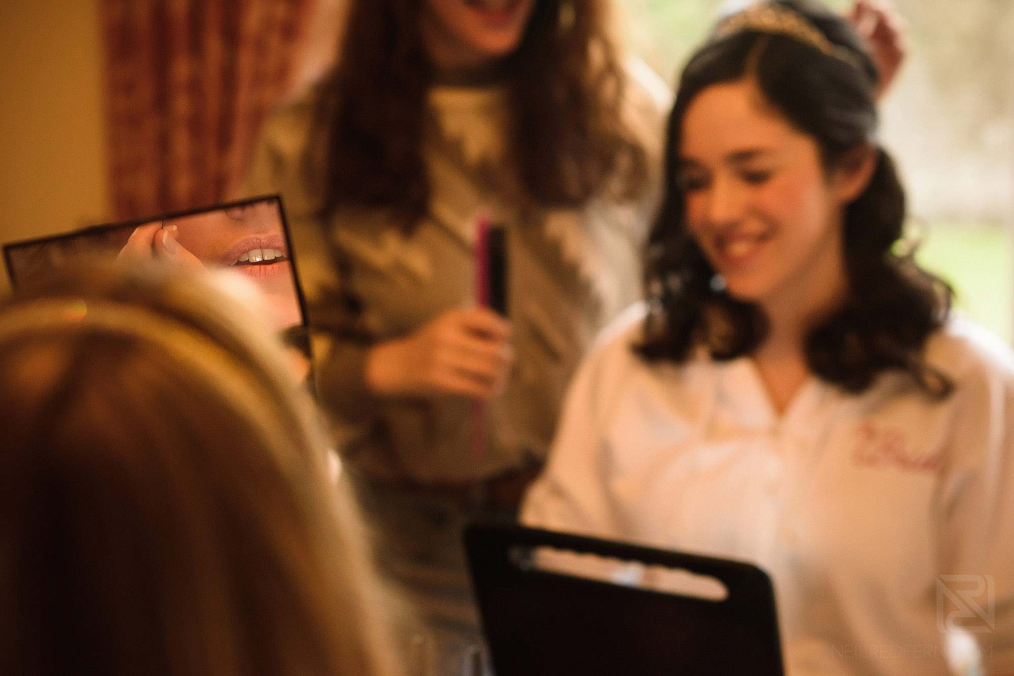bridesmaid putting on lipstick