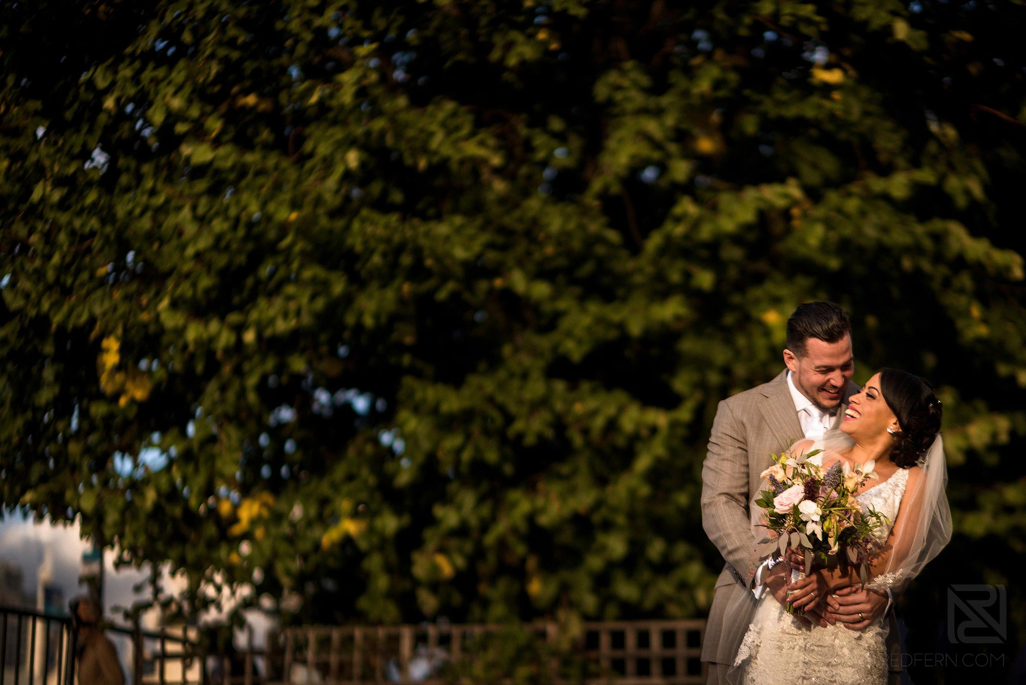 bride and groom portrait outside the Swan at Shakespere's Globe 