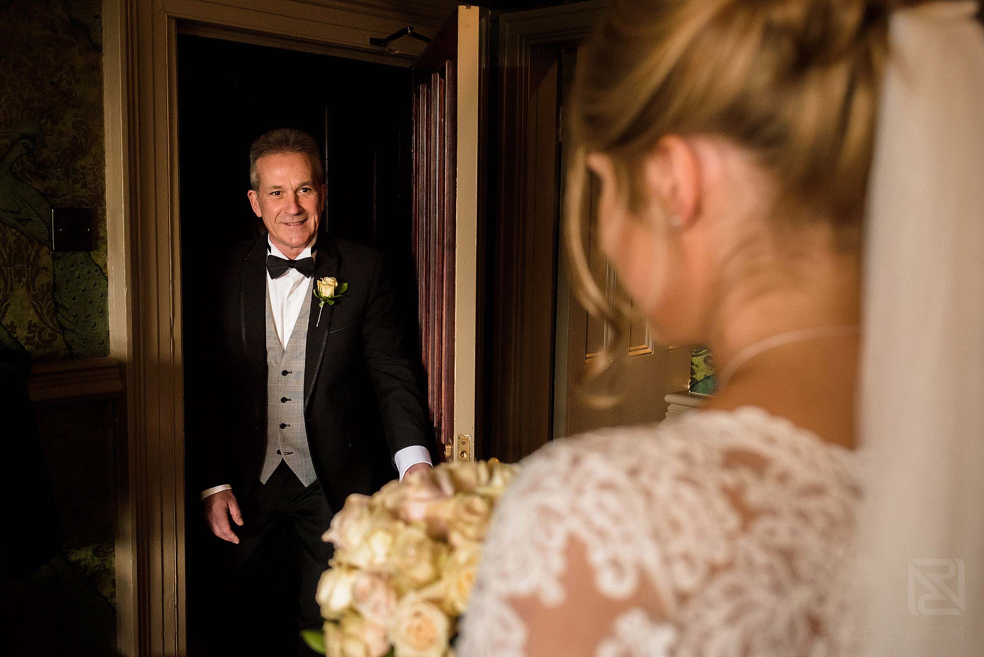 dad seeing daughter in wedding dress for the first time