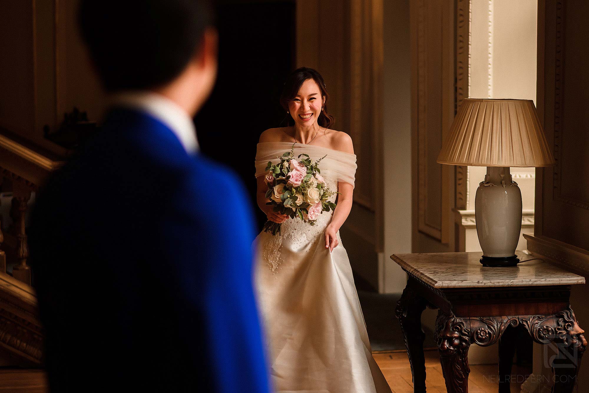 Chinese bride seeing groom for first time during first look